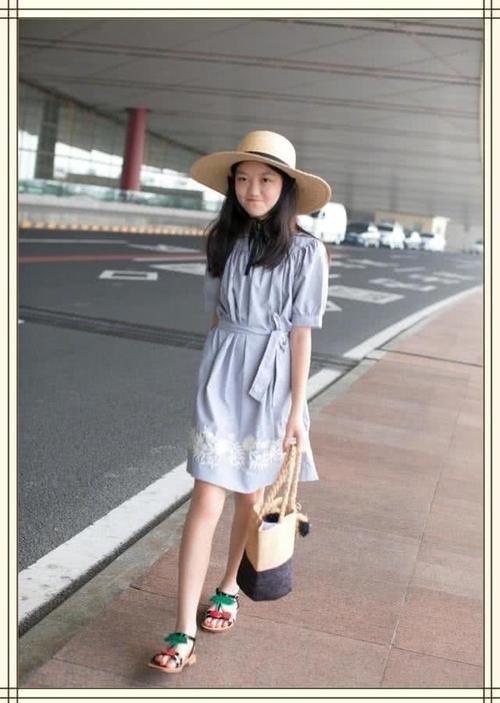 黄多多打扮略土气，李嫣真的继承了王菲，网友：太有个性了