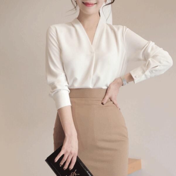 开公司的小姨，上班从不穿裙!每天都是精致“职业装”，气场十足