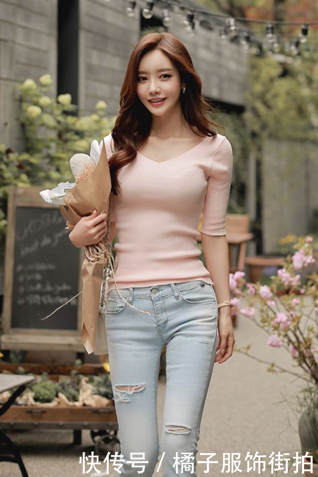 牛仔裤不仅显得特别的干净简洁，还能展现完美的身材曲线！