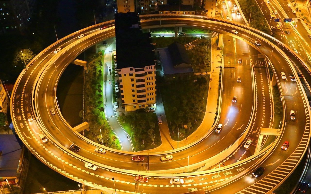 广州最牛钉子户挡道，政府不强拆，改规划建立交桥将其围成圈中楼