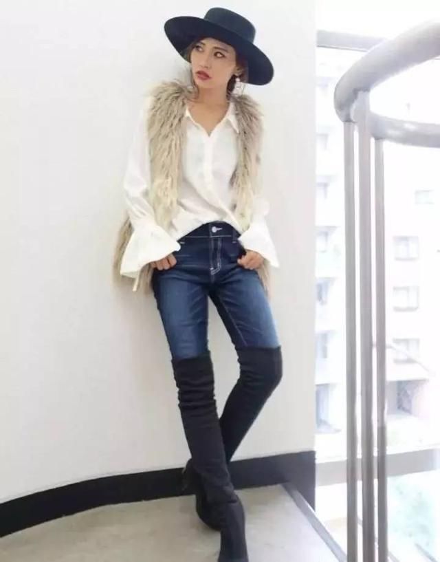 172女神练习瑜伽多年，却被网友评论：又胖了，原来是衣服惹的祸