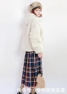 「搭配神器」今天穿什么,牛仔裤已经不流行了,2020年更火下面这样穿