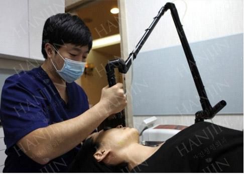 武汉韩辰整形：战“痘”不容易，别让痘坑毁了你