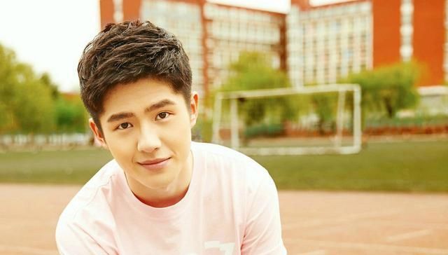 『亲和力』24岁张新成，用努力赢得观众掌声，他的小师弟用亲和力获网友赞赏