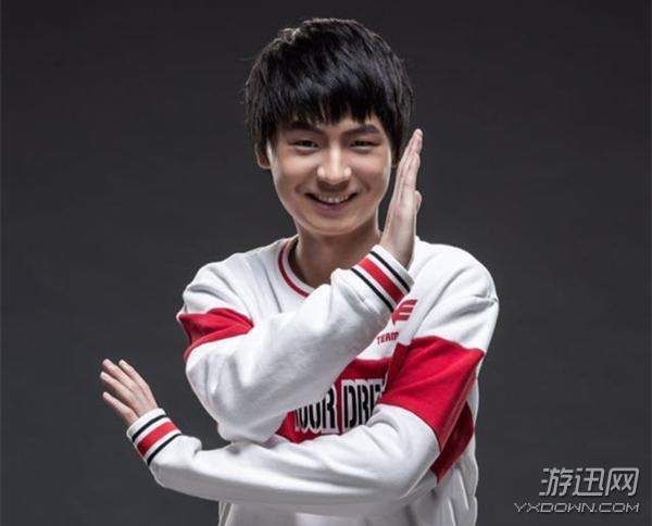 WE分析师正式回应出轨:对不起,将辞职接受一切处罚