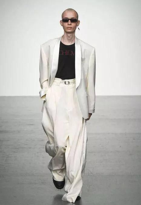  『时装画技法』时装系统里最难穿的一种类型——西装，在大牌设计师手下是如何被重塑？