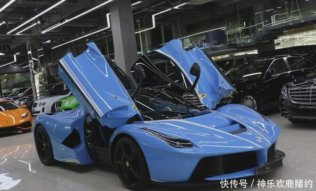  『有钱』怎么开车门最有引人注目？不得不感叹“有钱真好”！
