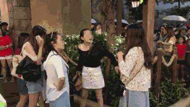 小林早报0720期刘强东被怼大四学生当黑客被学校处分重庆女子咬人