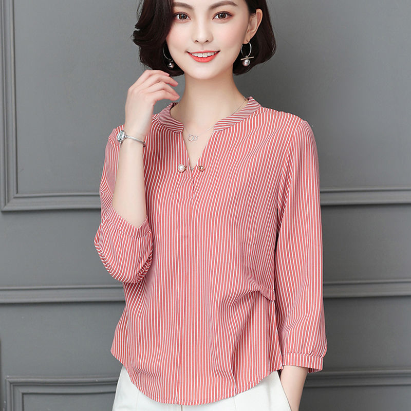 身材丰满的女人真敢穿，初秋“贼撩人”紧身打底衫，做性感小女人