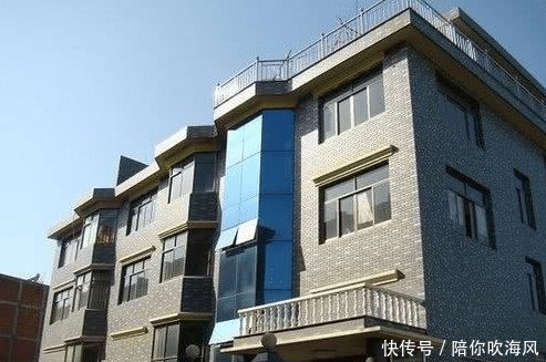  漂亮■在农村有很多漂亮的房子都没人住，你知道为什么吗