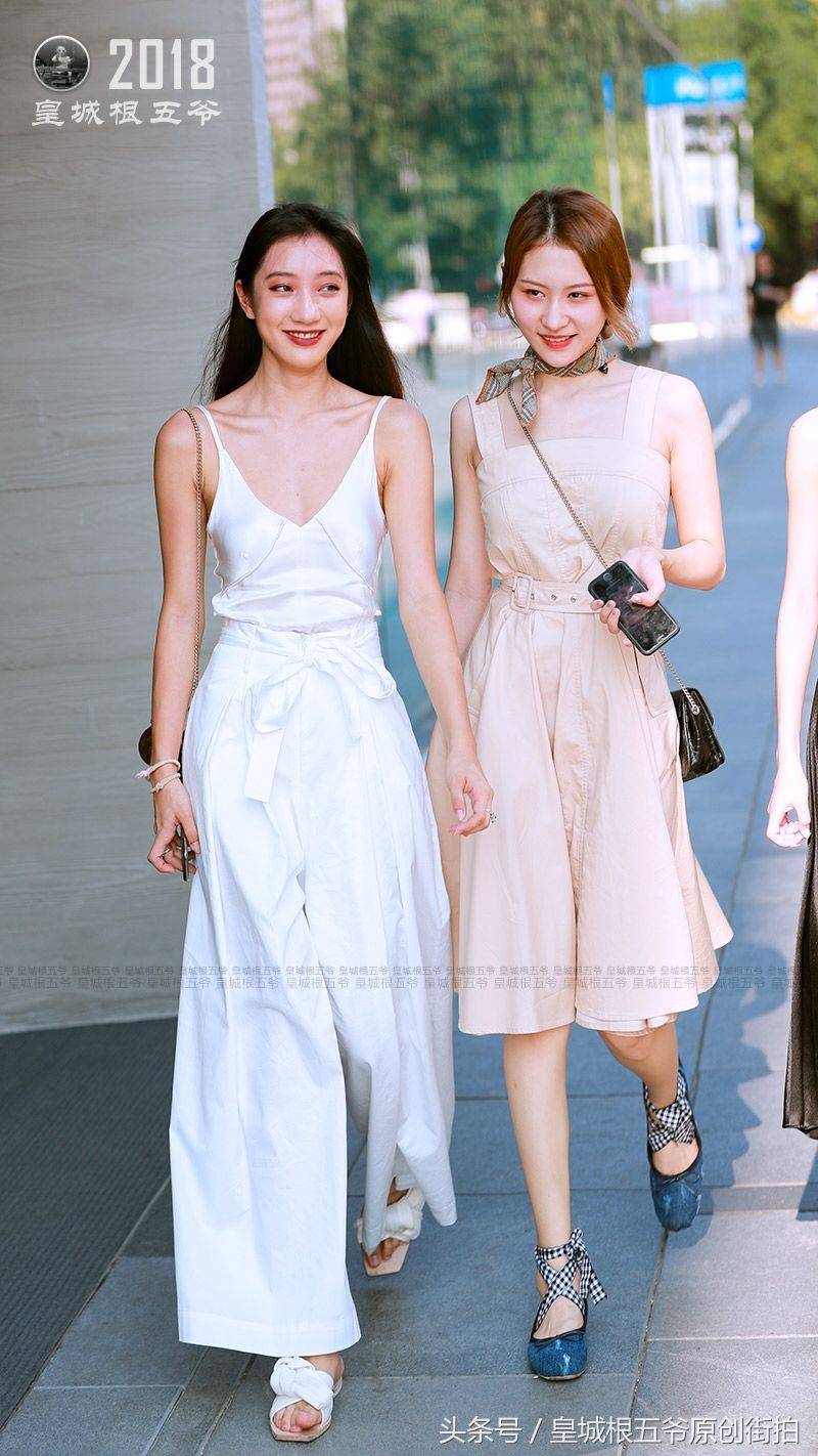 街拍:时尚是一种生活态度，每个人都要有一颗追求时尚的心