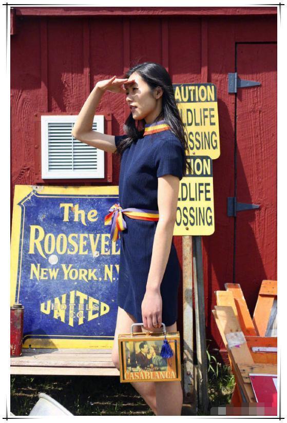 刘雯才是最大的“照骗”？未修图暴露水桶腰，网友：这也太假了吧