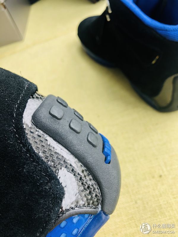 二丁目的篮球鞋 篇二十五:怕是买这双鞋的人都到了枸杞泡水的年纪----AIR JORDAN 18 黑蓝