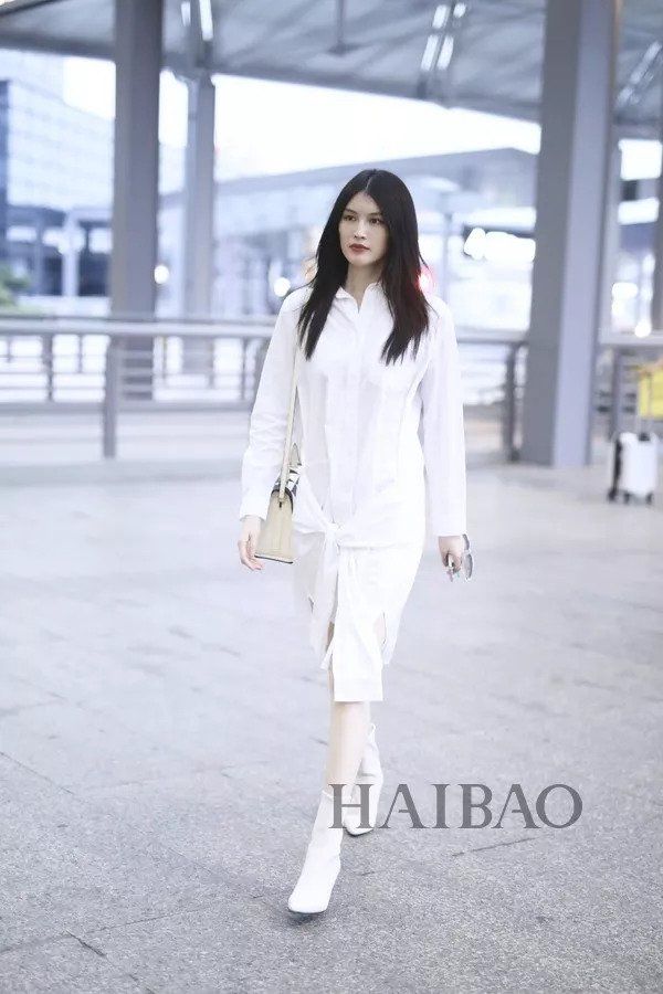 国模| 刘雯走起日系清新风，杜鹃依然气质范儿十足!