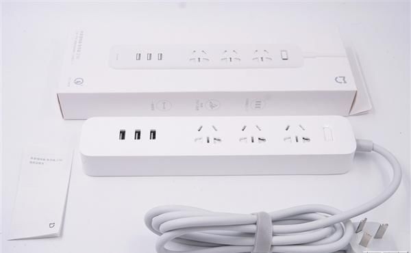 云星电子|三口USB+27瓦快充 米家插线板拆解:用料精细
