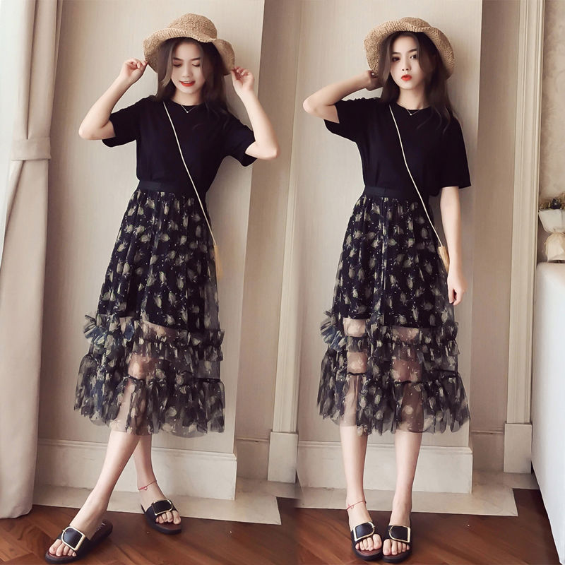 女人性不性感主要看臀，瞧瞧下面女人这穿法，妩媚性感谁都着迷