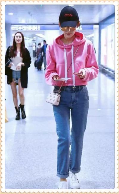 关晓彤好不容易扮回嫩少女，不料撞上古力娜扎，还是满满的大妈味