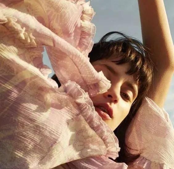  『香芋紫』别再穿黑白灰了，今年爆火的“初恋色”显白又好看！！