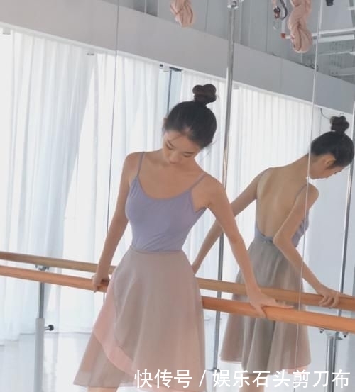  「芭蕾」张艺凡芭蕾练舞照疯传，当她背对镜子，秀出“蝴蝶背”女生都心动了