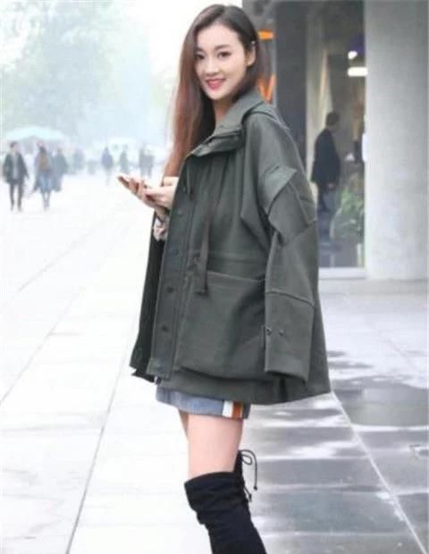  「都市女性」时尚靓丽的白色镂空套装,尽显都市女性优雅气质