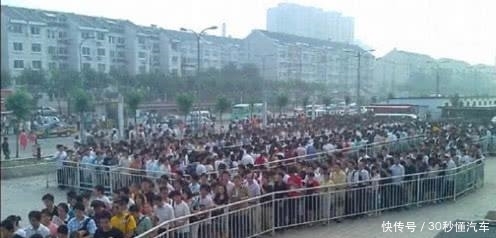  「住宅小区」中国最大的住宅小区，住着60万人，上下班就像在赶