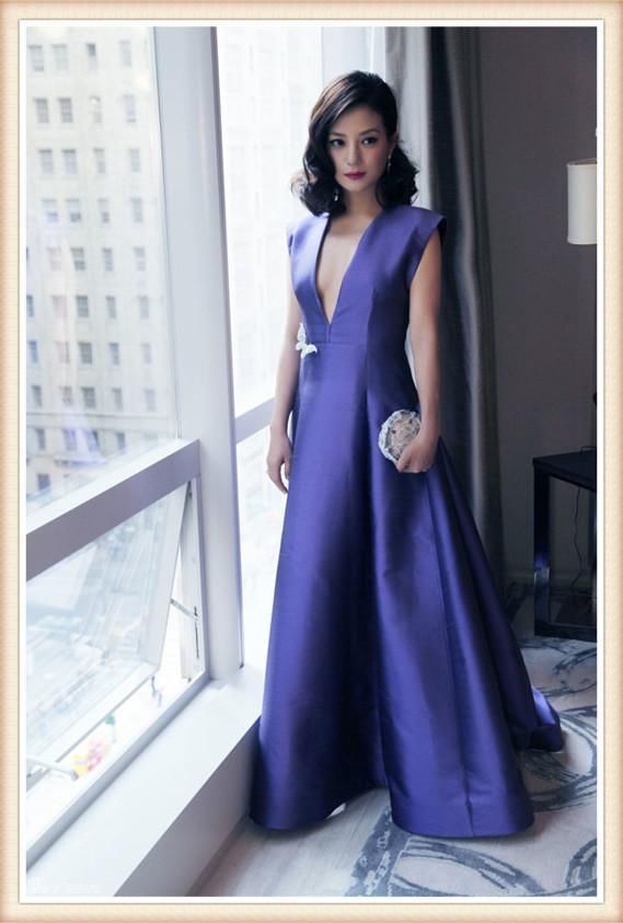 赵薇气质太强了！身穿红配绿竟然一点也不土气，网友：不服不行！