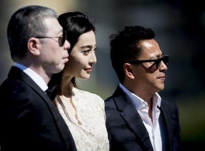 崔永元再爆华谊兄弟猛料 冯小刚罕见发声怒骂 真相还有多远？