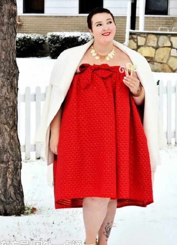 女子体重接近300斤，却意外成为新晋网红，原因竟是因为衣服！