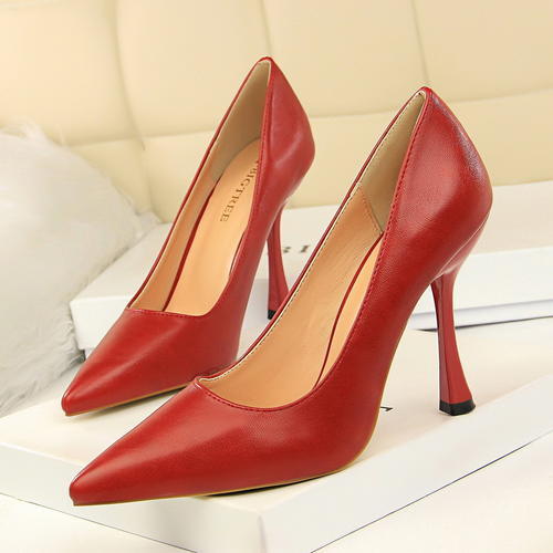 穿来穿去还是浅口鞋最舒适!这6款浅口高跟鞋,舒适大气不累脚