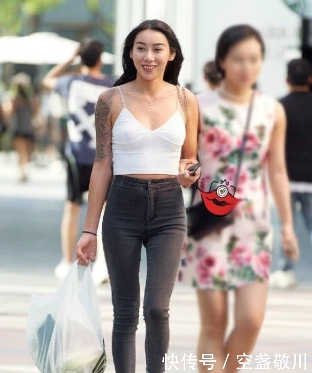  好看|修身又百搭的牛仔裤，就算是破烂了也好看