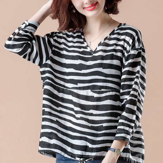 女人就算再没钱，也别错过这娃娃衫，特适合70后女人，遮肚显瘦