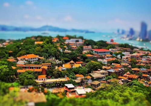 鼓浪屿和厦门隔水相望，交通不便，为什么却不建座大桥通行？