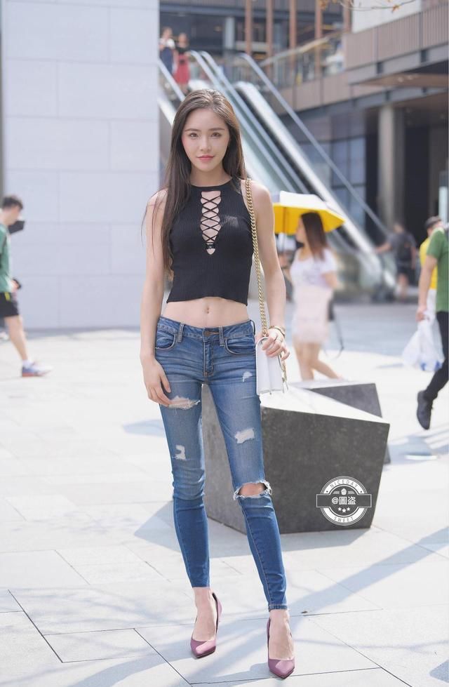 路人街拍，吸睛“绑带”很心机