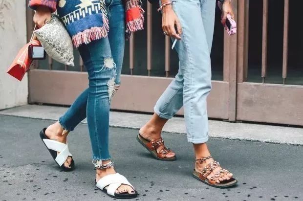 舒适、时尚、显腿长!这个夏天，时髦界都在pick澡堂拖!