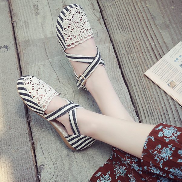 纤纤玉足露脚踝，新款“仙女鞋小脚丫忒撩人，趁的腿又长又白又嫩