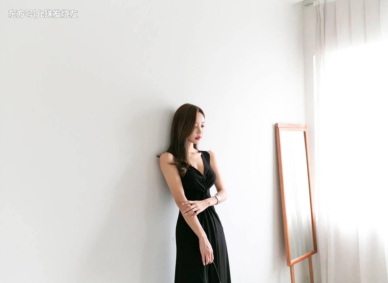 孙允珠纳米乌黑绸缎波西米亚裙