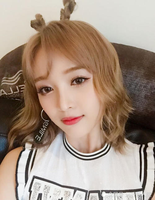 吴宣仪学娜扎的揪揪头，效果竟出奇的好，还不扎起来