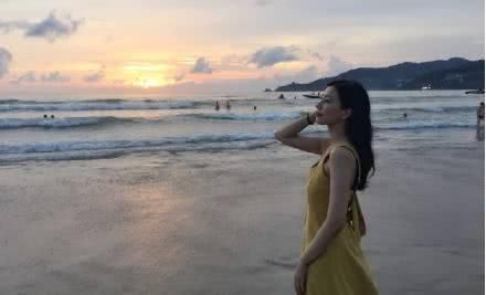 盘点女星穿裙子，高圆圆时尚，迪丽热巴可爱，她穿的最迷人