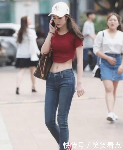  「辣妈」年轻辣妈红色的上衣，时尚大气，舒适优雅，散发出浓郁的女人味！