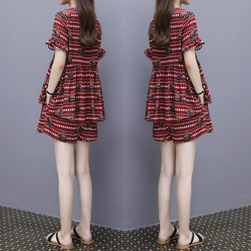 149媳妇把高跟鞋全扔了，穿这样短裤套装，穿平底鞋也能显高