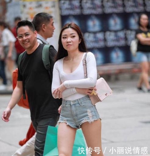 街拍图三穿半透明衣服，这种隐约的性感，果然最有“杀伤力”！