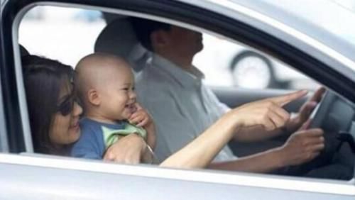  [公交车]为啥公交车“人挤人”都不算超载，而私家车多一个婴儿