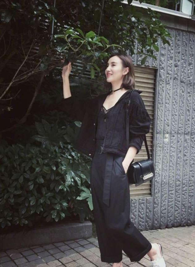 宋佳不愧是时尚教科书, 秋天这么穿那叫个美 读者: 就是脸有点大