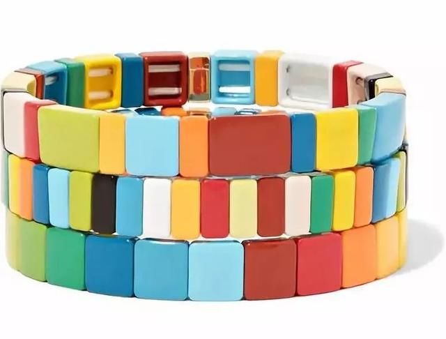 101女孩的少女感，原来靠这些“塑料”单品就能get？