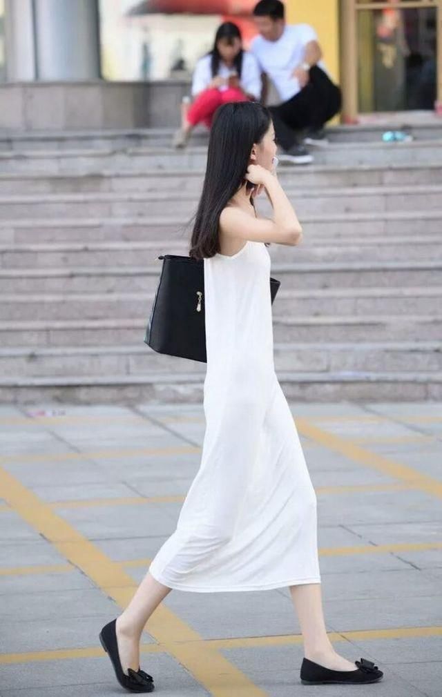 白色连衣裙不显瘦，但为什么那么被时尚女人们青睐呢？