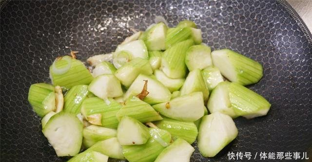 『皮肤』维生素c是柠檬的5倍,女性经常吃,美容又去皱,不懂甚亏