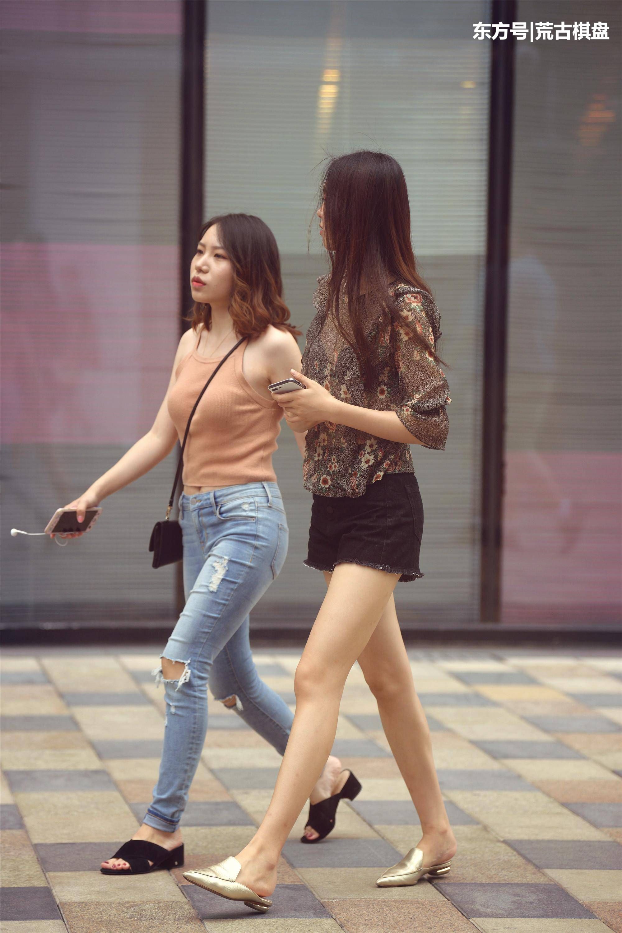 有一位身材高挑，模样俊俏的闺蜜，你愿意和她一起逛街吗?