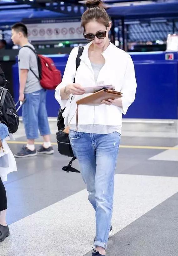 张钧甯黑色紧身裤，大长腿虐爆全场，网友：这还是腿吗？