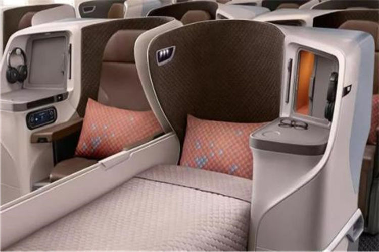 世界上飞行时间最长航班：直飞将近20个小时，空姐都难以忍受！