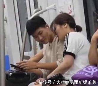 女子地铁太困靠小伙睡着,网友小伙心里乐开花了吧